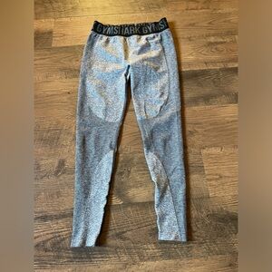 Size M gym shark leggings